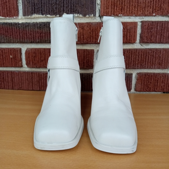 NWT Steve Madden 'Wells' Genuine Leather Square Toe Harness Boots in Bone - Picture 6 of 14